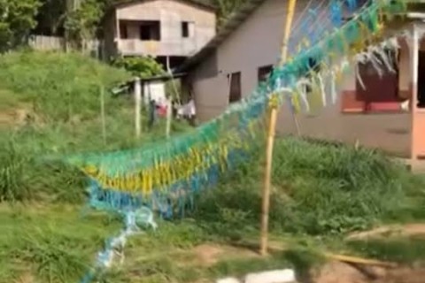 Moradores denunciam danos em ornamentação da Copa e cobram esclarecimentos da Prefeitura