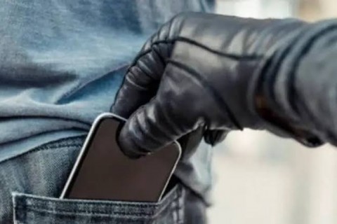 Em mercado, cliente tem celular roubado e é ameaçado com faca durante perseguição em Cruzeiro do Sul