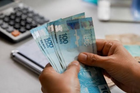 Salário mínimo deverá subir para R$ 1.741 em 2027, prevê governo