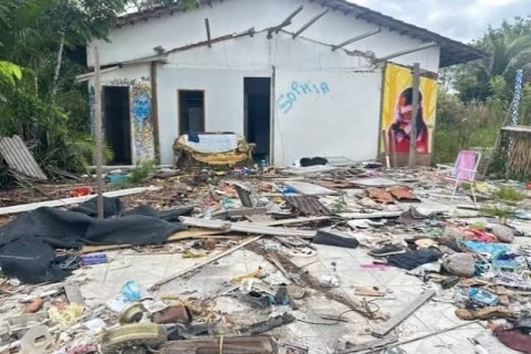 Espaço abandonado vira ponto de drogas e gera medo após agressão a idosa em Cruzeiro do Sul