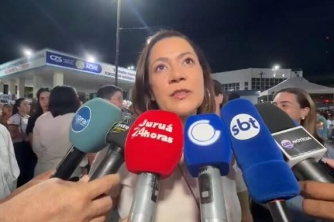 Durante a última noite de Novenário, pré-candidata ao governo, Mailza Assis, destaca fé, cultura e importância do evento para o fortalecimento do Juruá