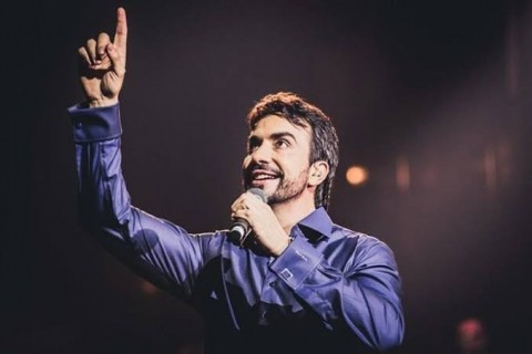 Paróquia disponibiliza ônibus para fiéis participarem de show do Padre Fábio de Melo